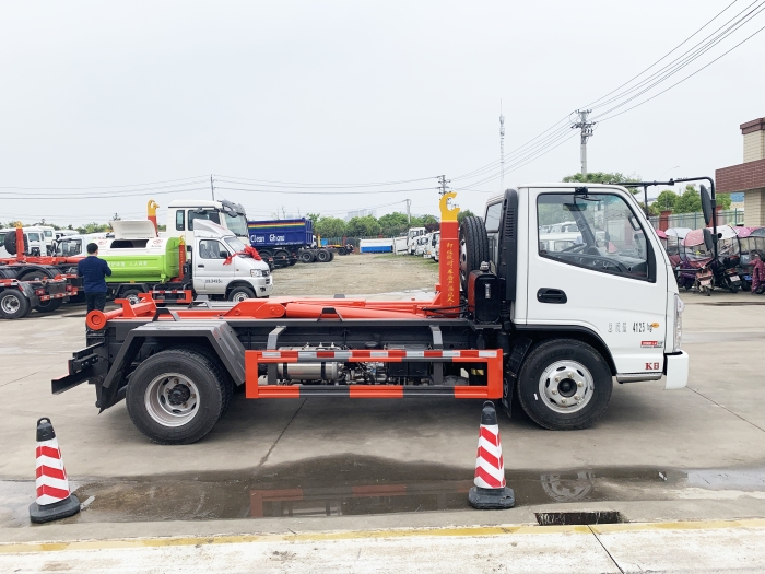 HDW5042ZXXK6車(chē)廂可卸式垃圾車(chē)(凱馬K8)