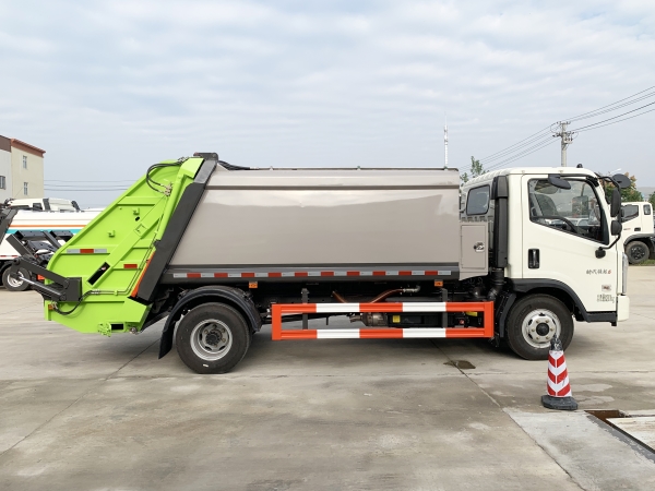 HDW5086ZYSB6型壓縮式垃圾車（福田時(shí)代領(lǐng)航）6m3