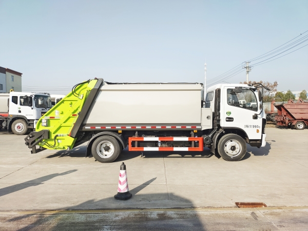 HDW5120ZYSE6型壓縮式垃圾車(chē)（東風(fēng)多利卡D7）9m3